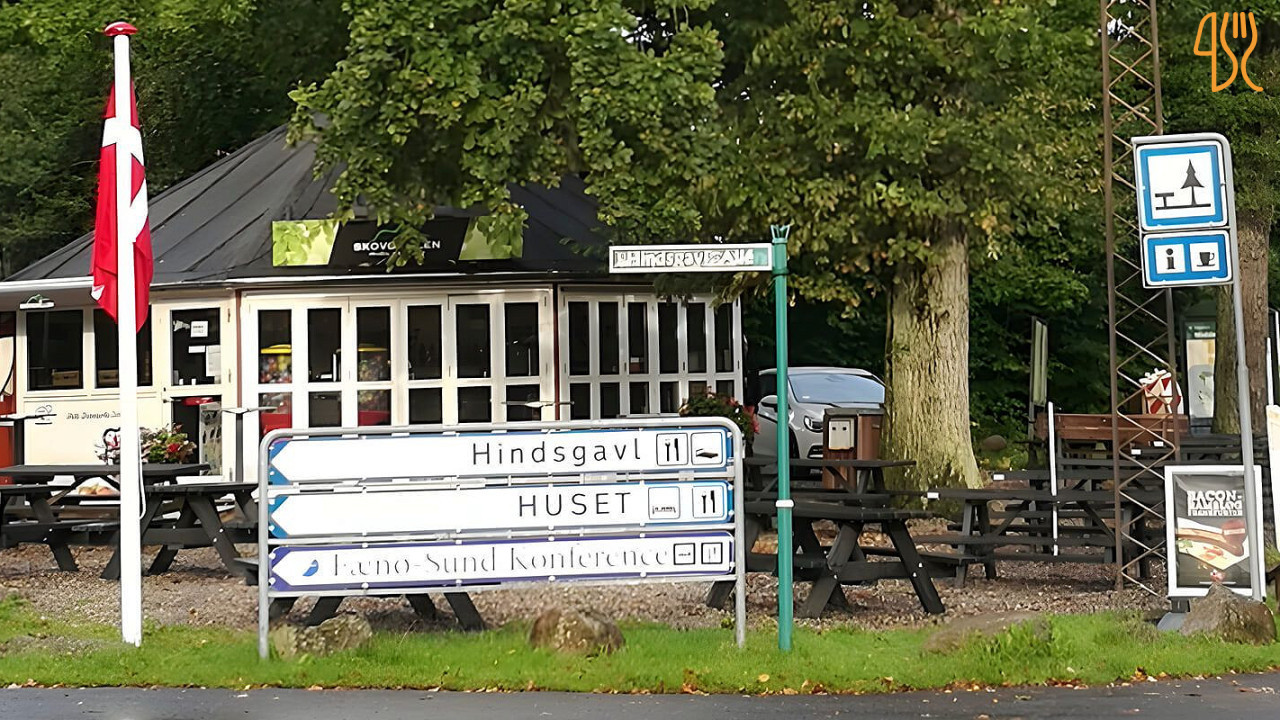 Skovgrillen Udenfor
