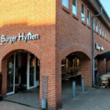 Den Gyldne Kylling Udenfor