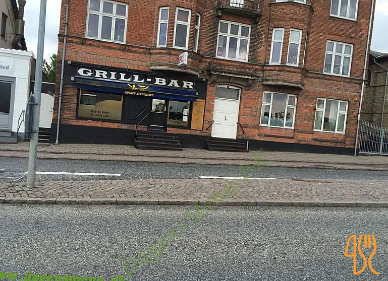 Den Gyldne Kylling Udenfor