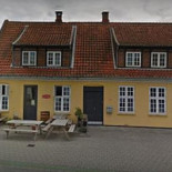 Den Gyldne Kylling Udenfor