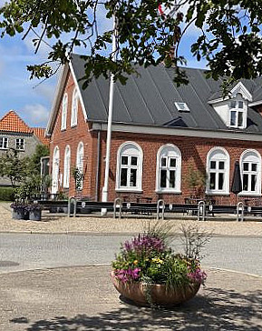 Henne Stationskro Udenfor