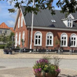 Henne Stationskro Udenfor
