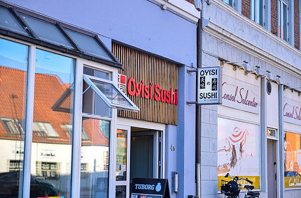 Oyisi Running Sushi Udenfor
