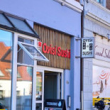 Oyisi Running Sushi Udenfor