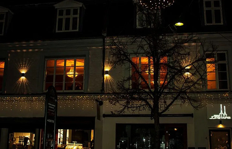 Upstairs Udenfor