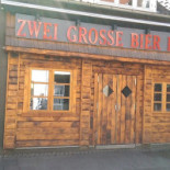 Zwei Grosse Bier Udenfor