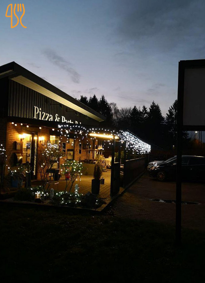 Pizza Pasta Palece Udenfor