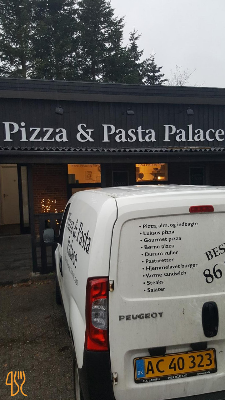 Pizza Pasta Palece Udenfor