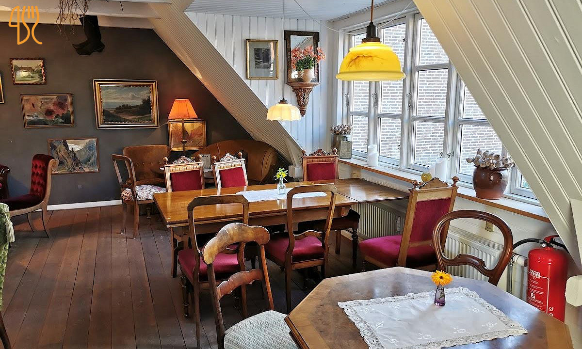 Cafe Den Go'e Fe Heksekosten Udenfor