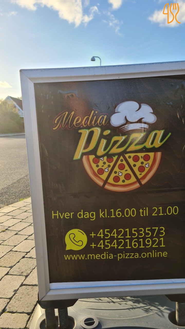 Media Pizza Menu