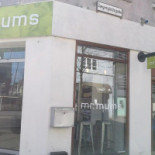 Mr. Mums Udenfor