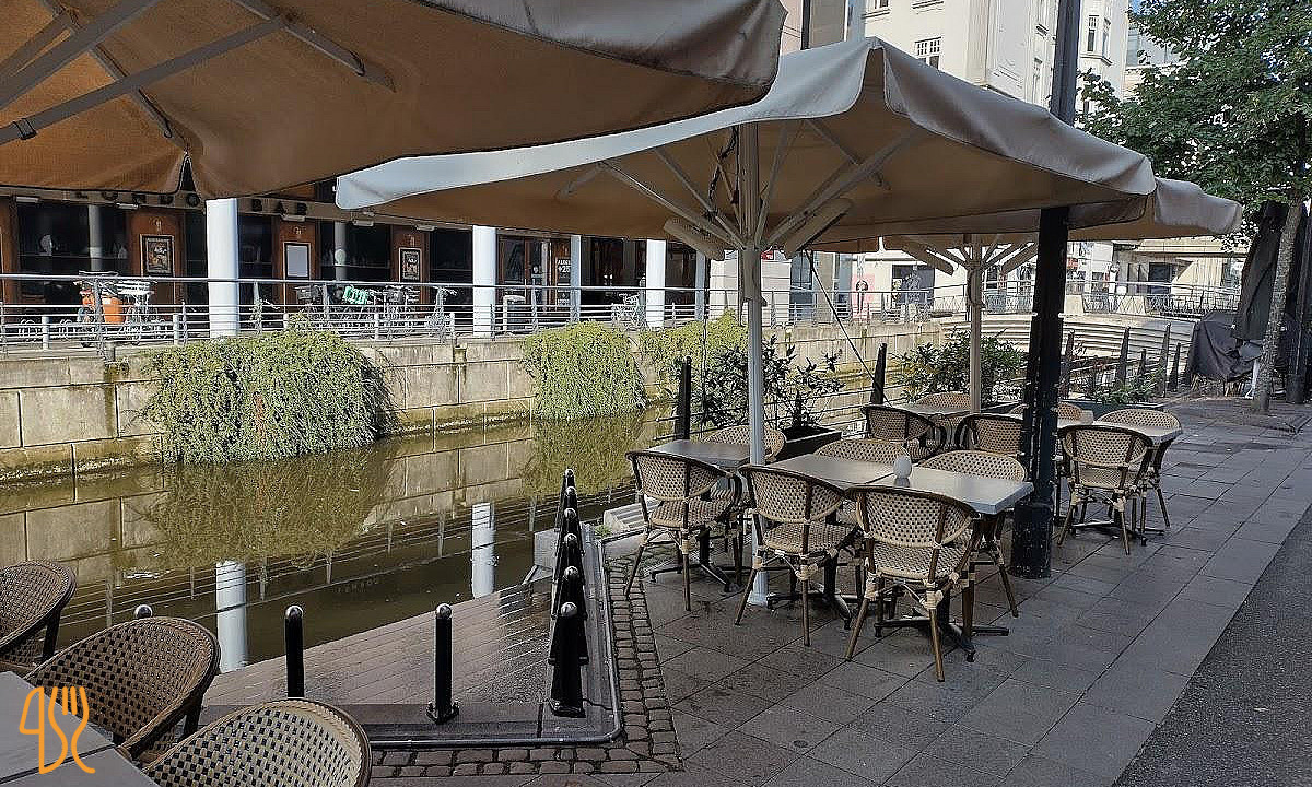 Cafe Faust Udenfor
