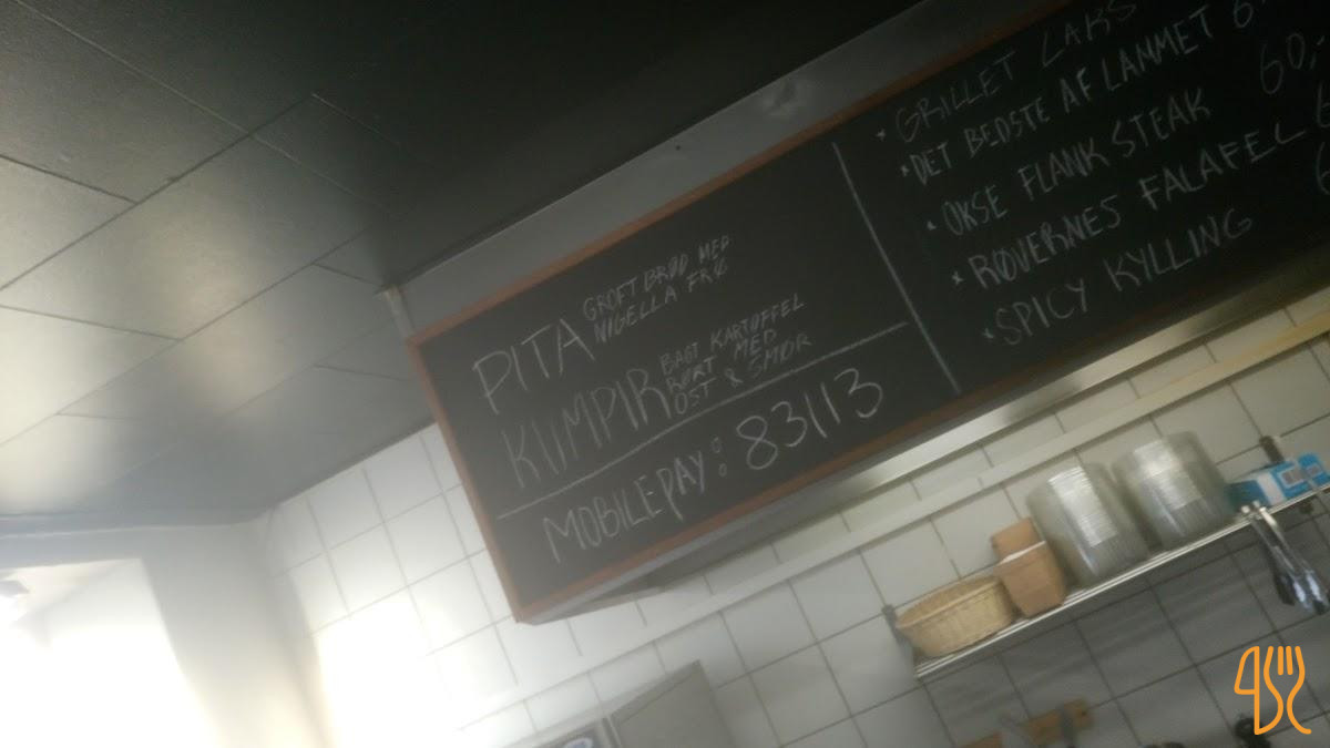 De Fyrretyve Roevere Menu