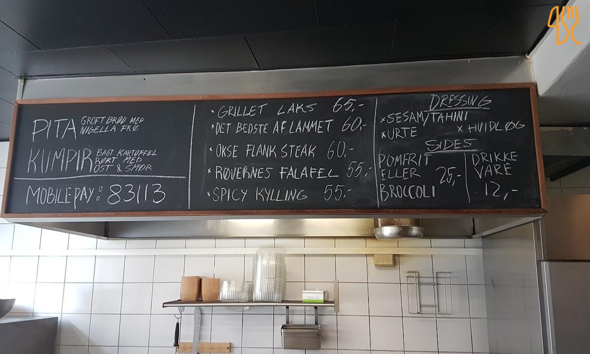 De Fyrretyve Roevere Menu