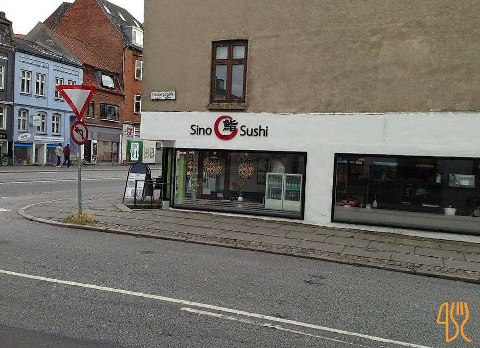 Sino Sushi Udenfor