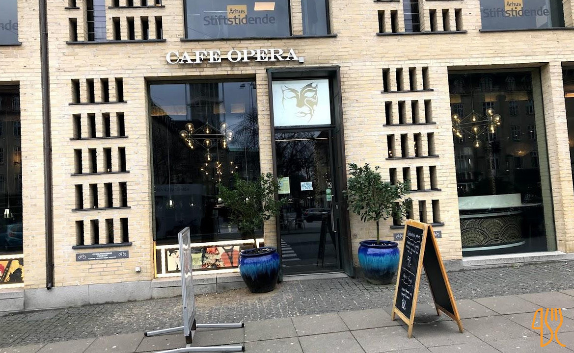Café Opera Udenfor