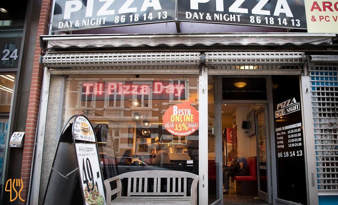 Pizza Day And Night Udenfor