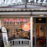 Pizza Day And Night Udenfor