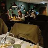 Yi•east Autentisk Kinesisk Køkken Inde