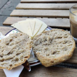 Byens Forlag Og Cafe Mad