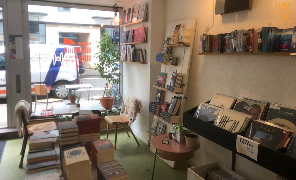 Byens Forlag Og Cafe Inde