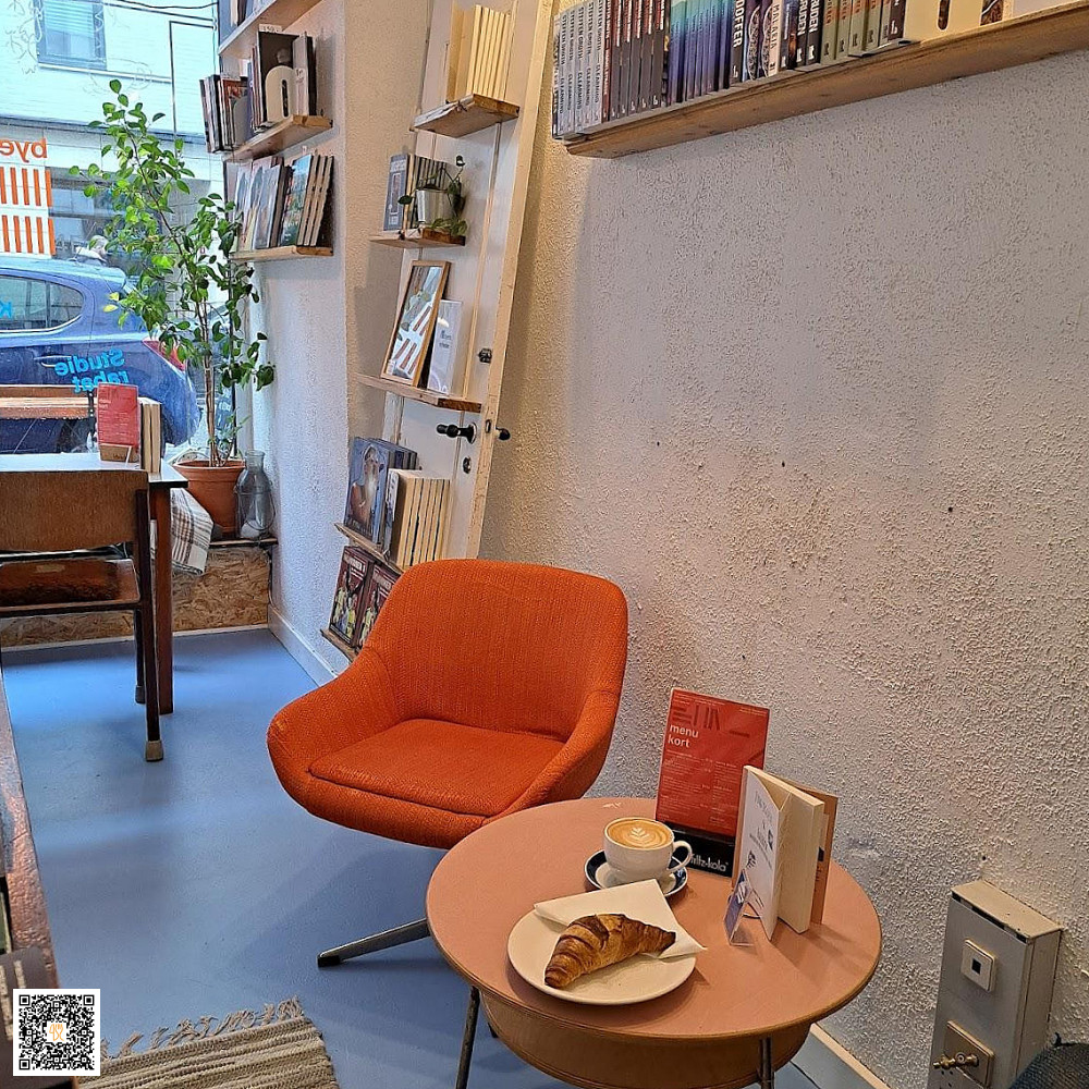 Byens Forlag Og Cafe Inde