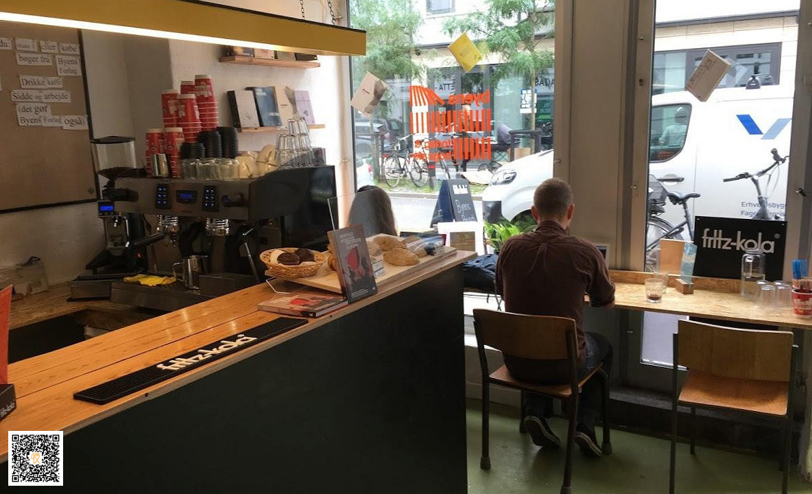 Byens Forlag Og Cafe Inde