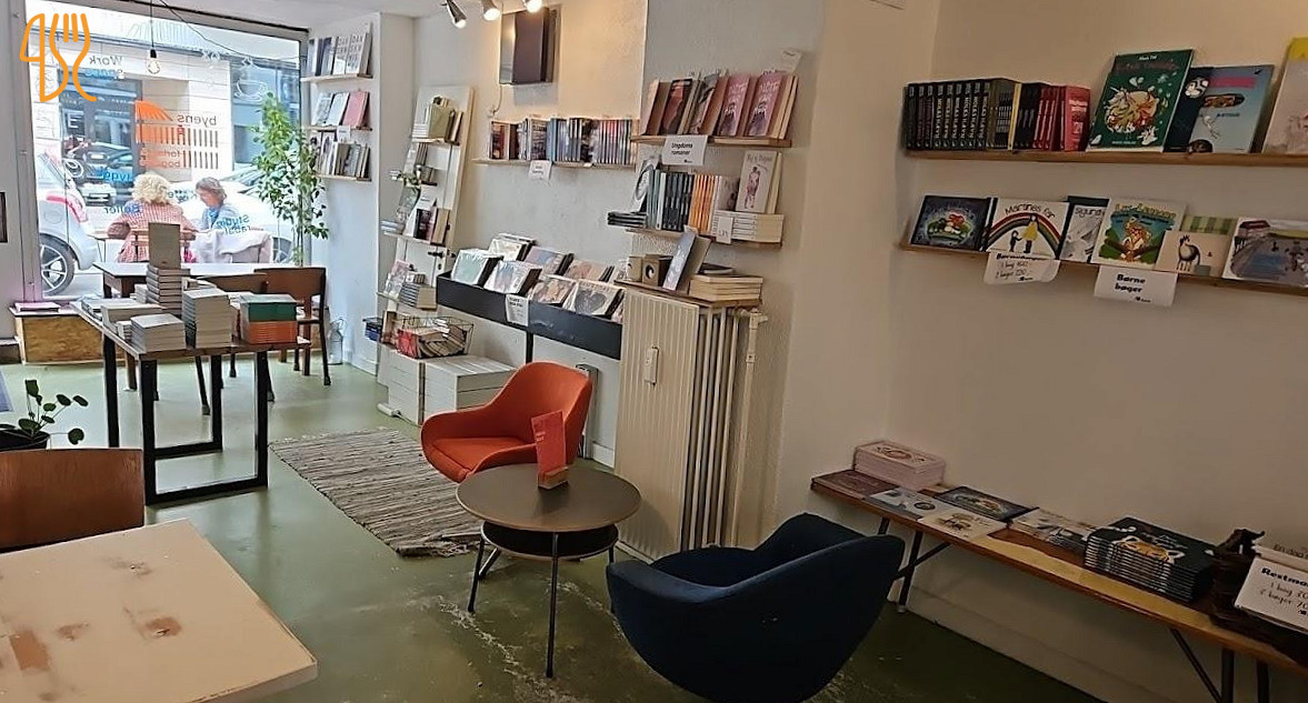 Byens Forlag Og Cafe Inde
