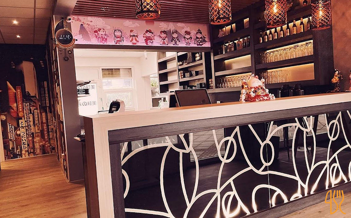 Oyisi Running Sushi Wok Udenfor