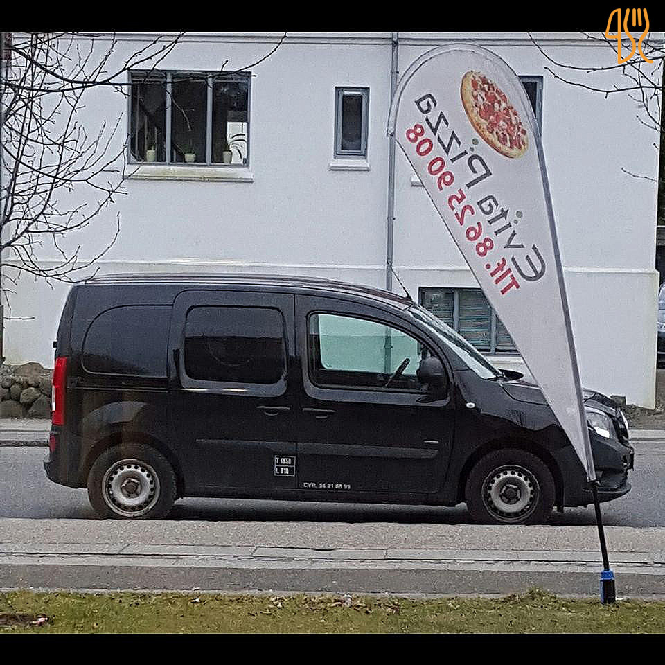 Evita Pizza Udenfor