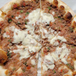 Al Rayes Pizza Manakish Mad