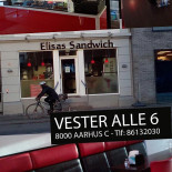 Elisas Sandwich Og Juice Udenfor