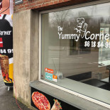 The Yummy Corner Udenfor