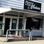 Og Cafe Nielsen Udenfor