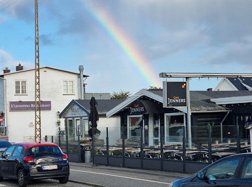 Cafe Jenners Udenfor