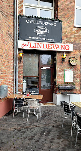 Café Lindevang Udenfor