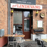 Café Lindevang Udenfor