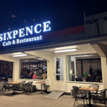 Sixpence Udenfor