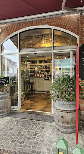 Cafe Peace Udenfor