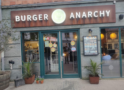 Burger Anarchy Udenfor