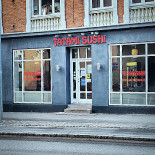 Tatami Sushi Udenfor