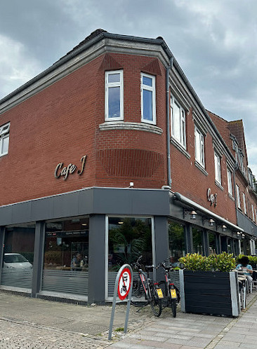 Cafe J Udenfor