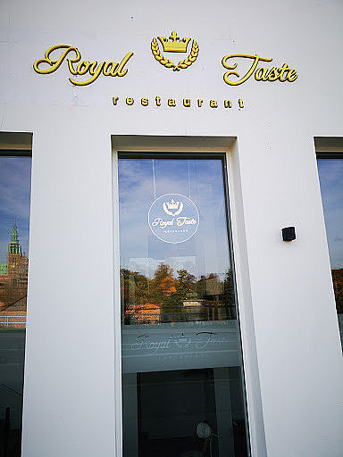 Royal Taste Udenfor