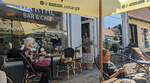 Ba'ryhl Cafe Udenfor
