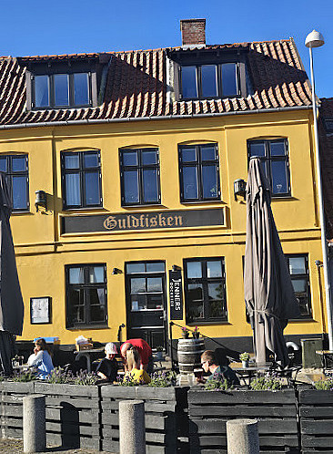 Jenners Dockside Udenfor
