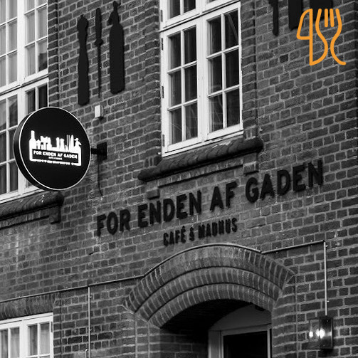 For Enden Af Gaden Udenfor