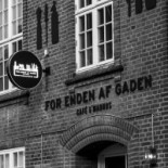 For Enden Af Gaden Udenfor