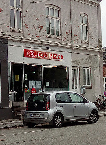 Delicia Pizza Udenfor