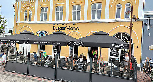 Burger Mania Udenfor