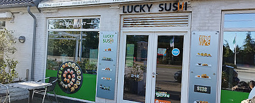 Lucky Sushi, Udenfor